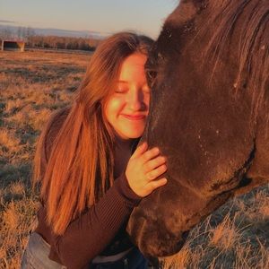 Meet your Posher, Amora